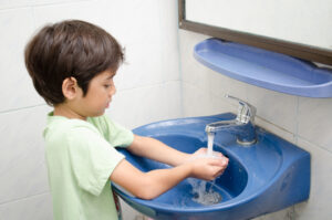 Kind hört nicht wenn es Händewaschen soll